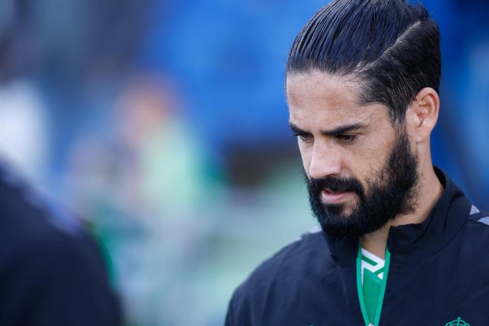 Archivo - El centrocampista español Isco Alarcón, con el Real Betis ante el Getafe en LaLiga EA Sports 2023-2024. 