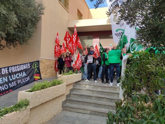 Concentración sindical en el centro penitenciario de El Acebuche, en Almería