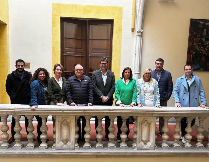 Reunión en la Conselleria de Turismo con agentes implicados en el turismo de cruceros.