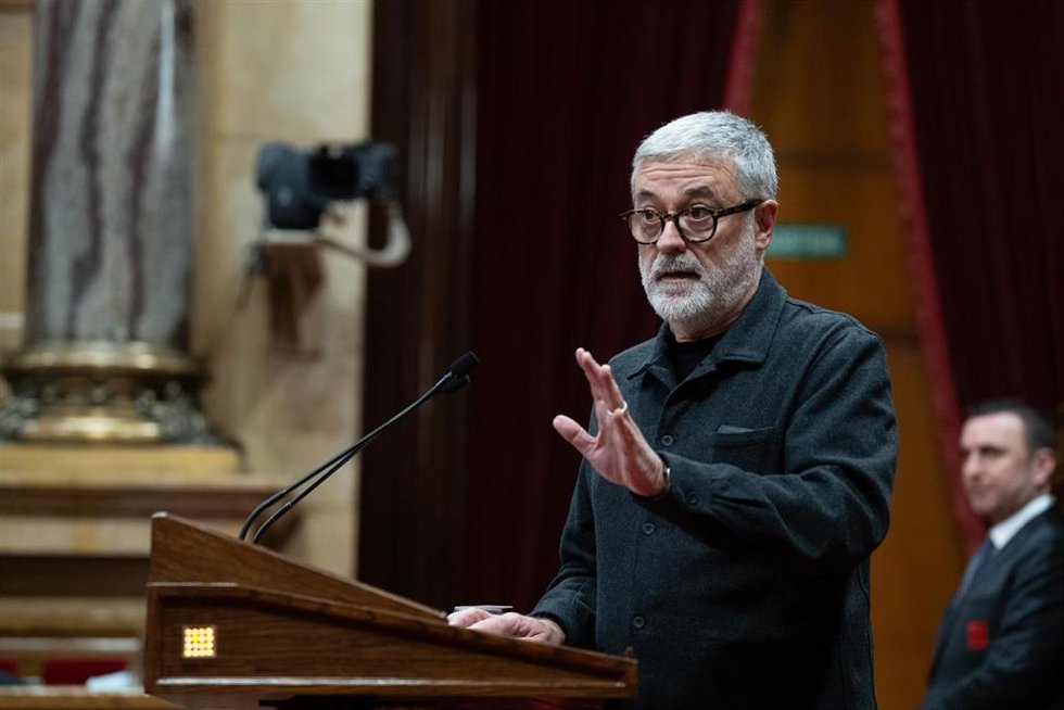 El diputado de la CUP Carles Riera interviene en el pleno del Parlament