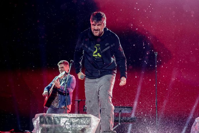 Archivo - El dúo de Estopa actúa durante el festival del Coca Cola Music Experience 2023 que se celebra en la Caja Mágica, a 2 de septiembre de 2023, en Madrid (España). Estopa es un dúo español de rumba catalana formado por los hermanos David y José Ma
