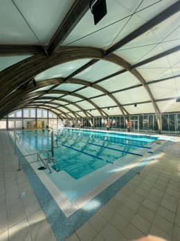 En la piscina municipal de Salteras (Sevilla) se ha hecho una inversión de más de 83.000 euros en un nuevo cerramiento acristalado.
