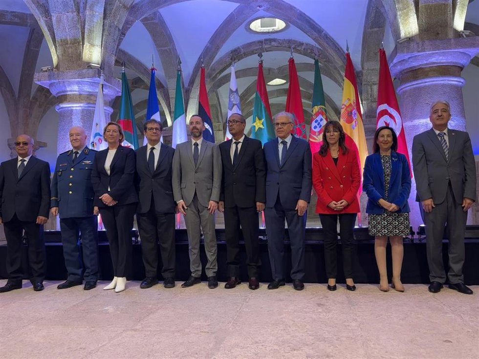 Robles asiste en Lisboa a la reunión a nivel de Ministros de Defensa de la Iniciativa 5+5.