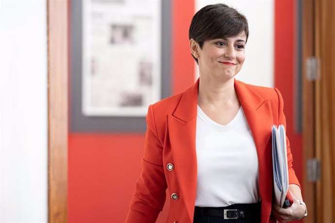 La ministra Portavoz y de Política Territorial en funciones, Isabel Rodríguez, a su llegada a una rueda de prensa posterior a la reunión del Consejo de Ministros, en el Palacio de la Moncloa, a 14 de noviembre de 2023, en Madrid (España). 