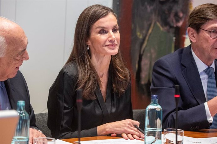 La Reina Letizia durante la reunión del Patronato de FAD Juventud, a 12 de diciembre de 2023, en Madrid (España).