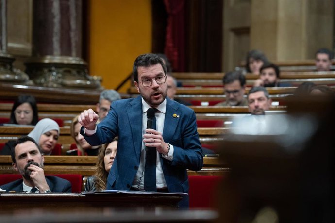 El presidente de la Generalitat, Pere Aragons, durante la sesión de control en el pleno del Parlament