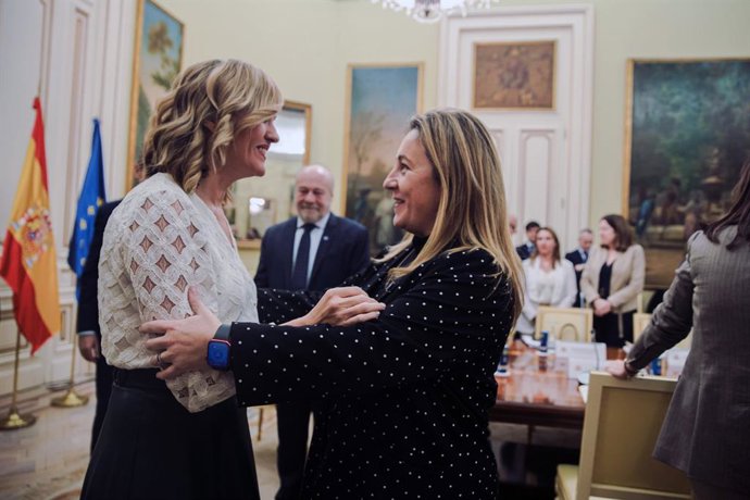 Lydia Espina a la derecha