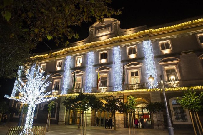 Iluminación navideña en el Palacio Provincial de la Diputación de Cádiz