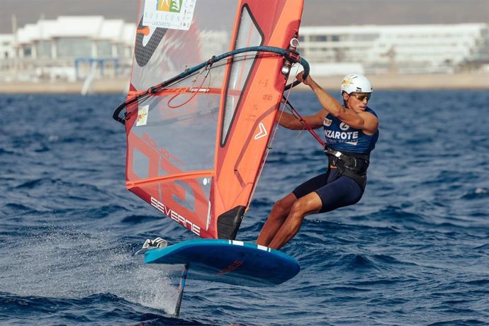 Nacho Baltasar, durante los Lanzarote iQFOiL Games.