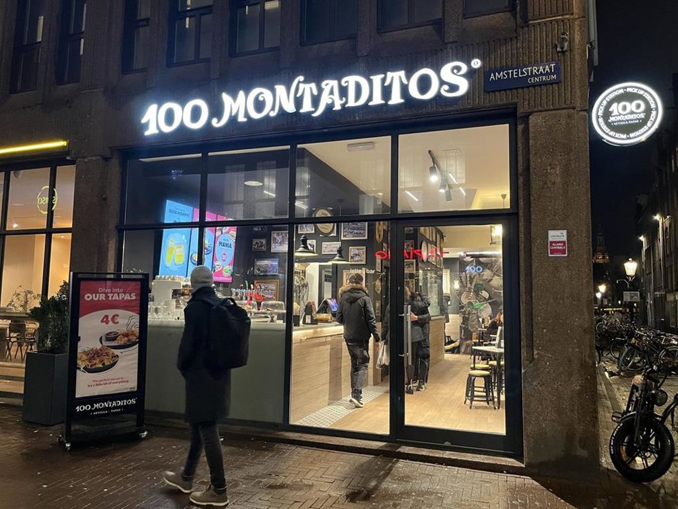 Restaurante 100 Montaditos abierto por Restalia en Ámsterdam.