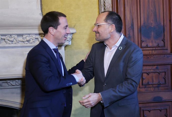El presidente del Consell de Mallorca, Lloren Galmés, y el director de EAPN, Xavier Torrens.