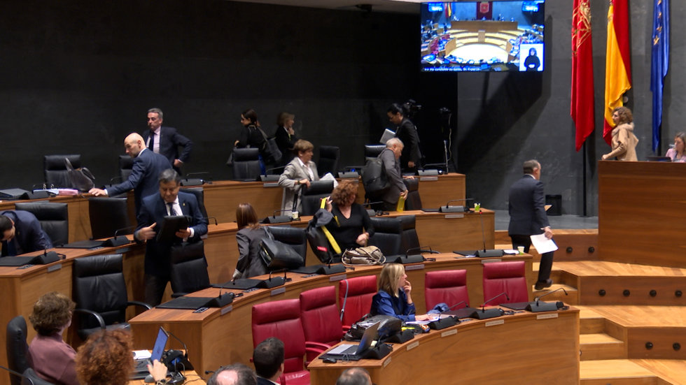 Los parlamentarios de UPN abandonan el pleno del Parlamento de Navarra