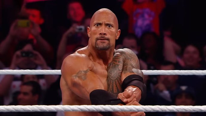 The Rock interpretará al icónico luchador de MMA en un biopic dirigido por Benny Safdie