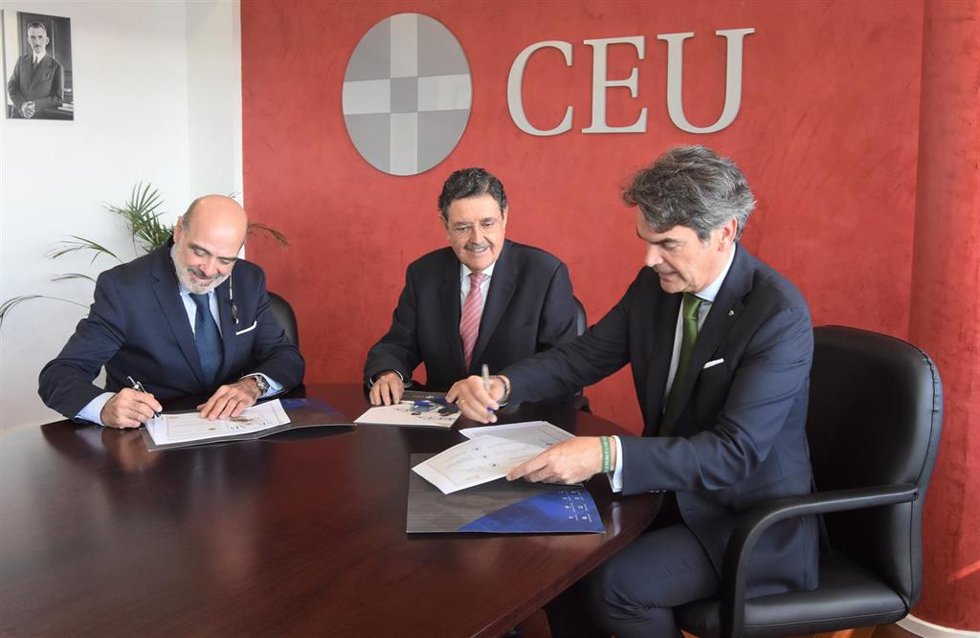 Firma del acuerdo de colaboración entre la Fernando III y Ancce.