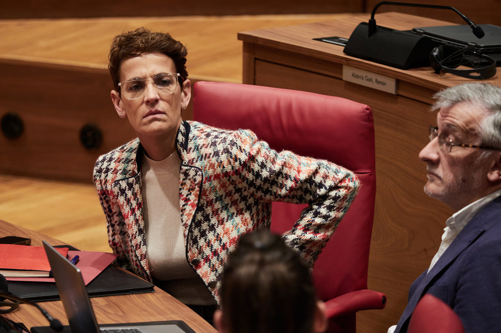 La presidenta del Gobierno de Navarra, María Chivite y el vicepresidente primero y consejero de Presidencia e Igualdad, félix Taberna, durante una sesión plenaria en el Parlamento de Navarra, a 14 de diciembre de 2023, en Pamplona, Navarra (España)