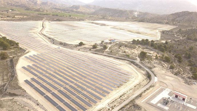 X-Elio cierra financiación por 35 millones con Bankinter para tres proyectos solares en España