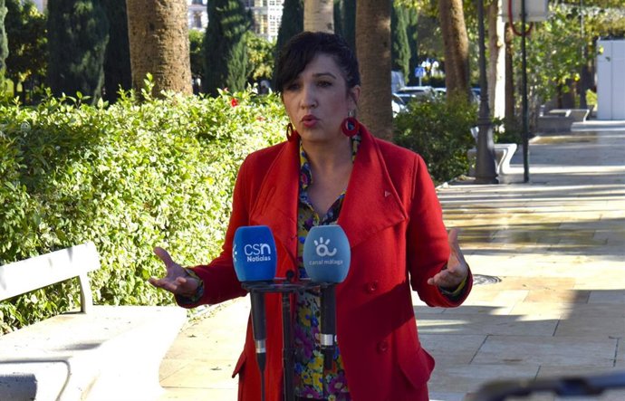 La coordinadora provincial de Izquierda Unida de Málaga, Toni Morillas, en rueda de prensa