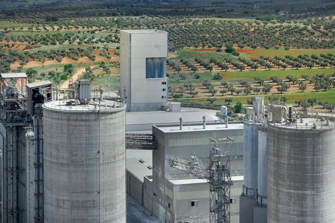 Archivo - Economía.- El consumo de cemento en España crece un 0,7% interanual en mayo, según Oficemen 