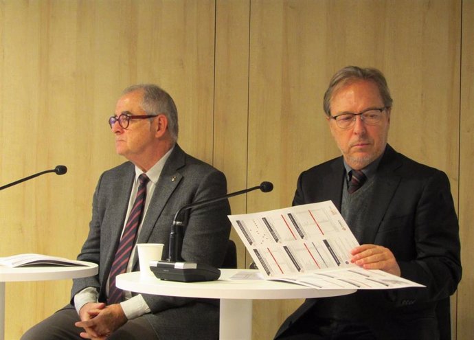 El vicepresidente del Área de Desarrollo Social y Económico del AMB, Jordi Valls, y el presidente de la Cámara de Barcelona, Josep Santacreu