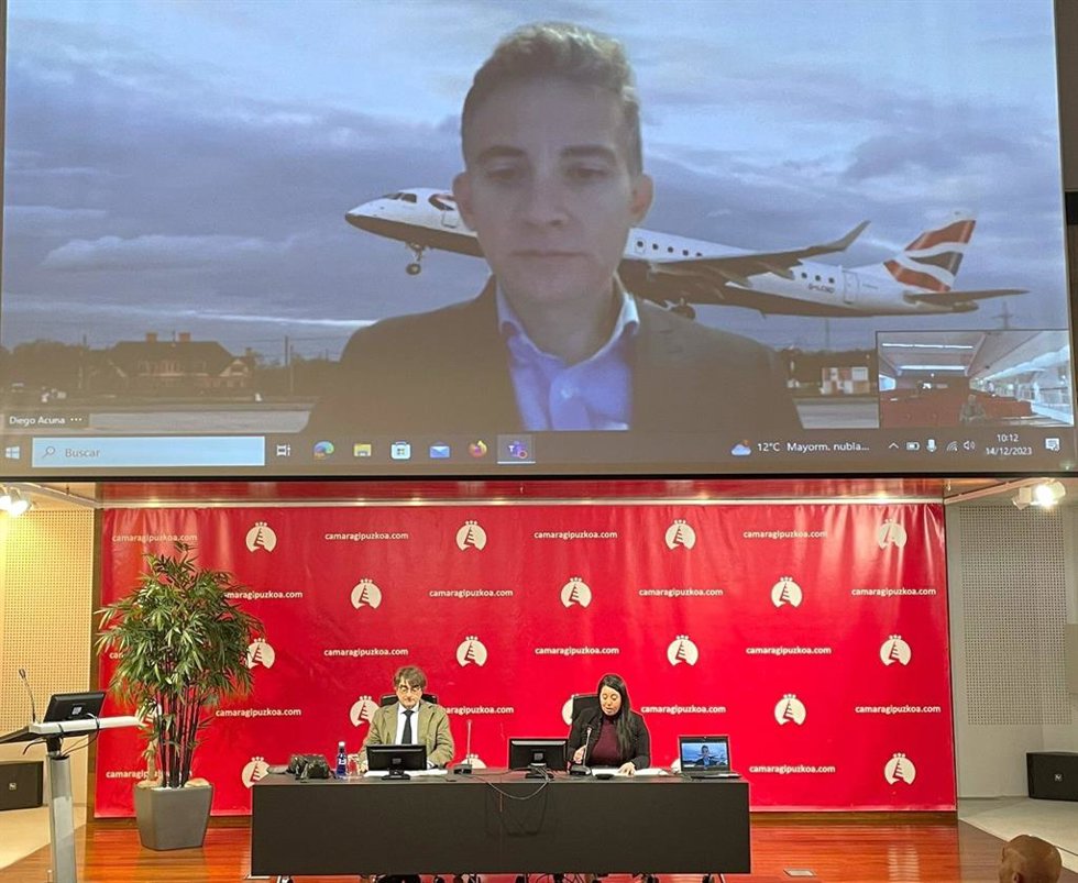 Rueda de prensa sobre el aeropuerto de Hondarribia y su nueva conexión con Edimburgo.