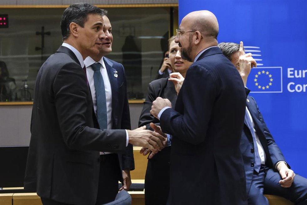 Saludos entre líderes al inicio de la reunión del Consejo Europeo en Bruselas