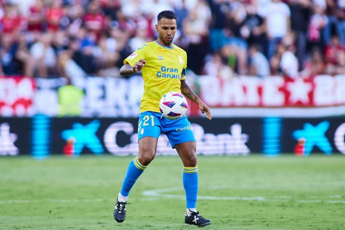 Archivo - Jonathan Viera of UD Las Palmas in action during the Spanish league, LaLiga EA Sports, football match played between Sevilla FC and UD Las Palmas at Ramon Sanchez-Pizjuan stadium on September 17, 2023, in Sevilla, Spain.