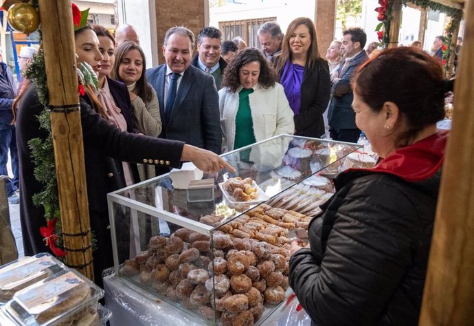 Inauguración de la XIV Muestra de dulces navideños de la Diputación de Huelva.