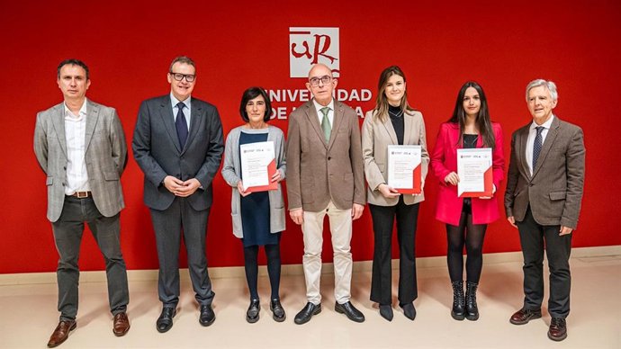 Un estudio sobre el metaverso y la empresa familiar, primer premio de TFG de la Cátedra de Empresa Familiar e Ibercaja