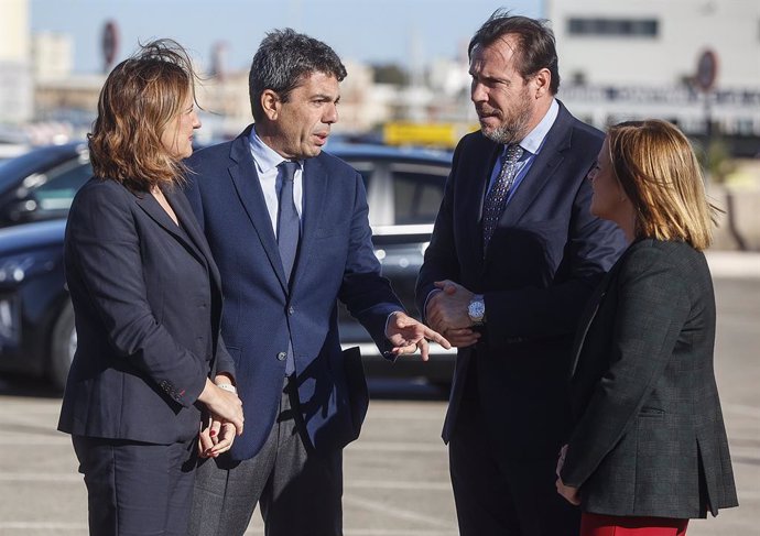 Visita del ministro de Transportes, Óscar Puente, al Puerto de Valncia