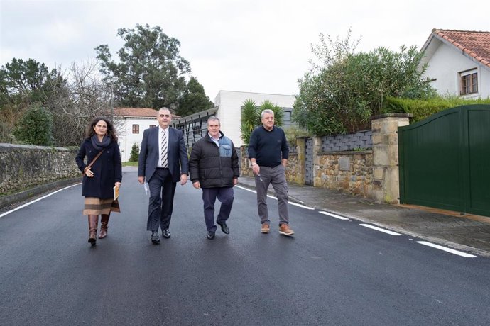 El Consejero De Fomento, Ordenación Del Territorio Y Medio Ambiente, Roberto Media, Realiza Una Visita Institucional A Liendo