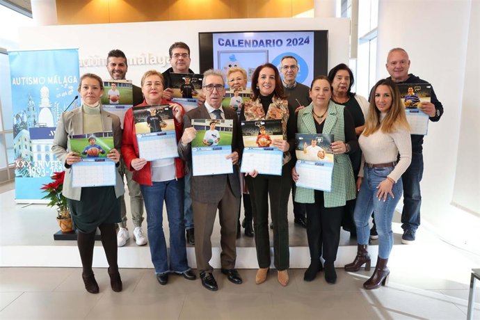 Presentación de los calendarios solidarios de Autismo Málaga, que se podrán adquirir en la sede la organización.