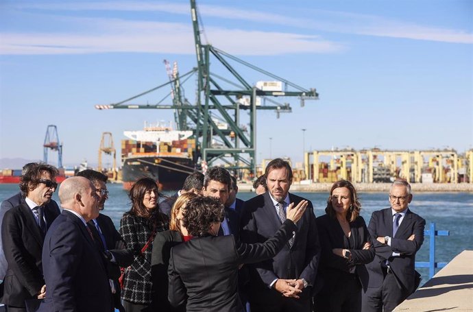 Visita al Puerto de Valencia del ministro de Transportes, Óscar Puente