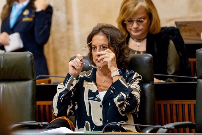 La consejera de Salud y Consumo de la Junta de Andalucía, Catalina García, en el debate parlamentario de esta semana.