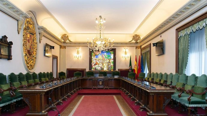 Archivo - Imagen del salón de plenos del Ayuntamiento de Pamplona