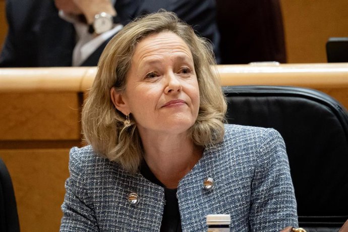 La vicepresidenta primera y ministra de Economía, Comercio y Empresa, Nadia Calviño, asiste a una sesión plenaria, en el Senado, a 12 de diciembre de 2023, en Madrid (España).