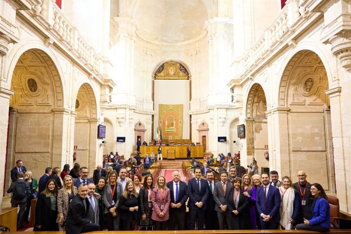 Alcalá de Guadaíra (Sevilla) adquiere el régimen de 'Municipio de Gran Población'  tras la aprobación unánime del Parlamento andaluz.