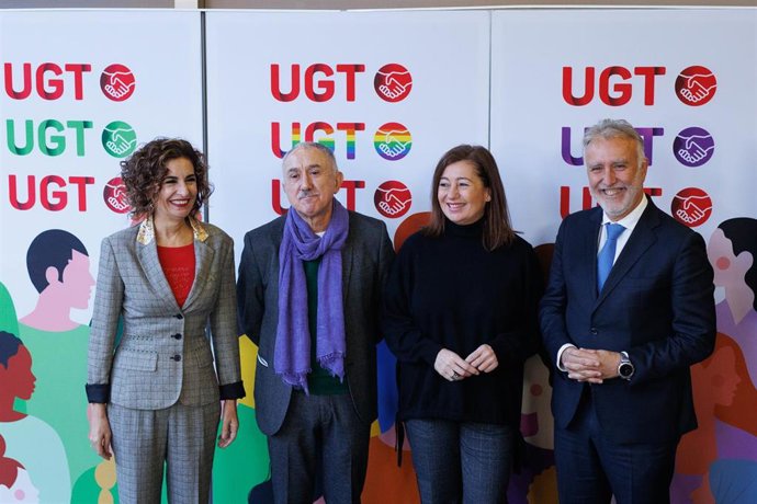(I-D) La vicepresidenta cuarta y ministra de Hacienda y Función Pública, María Jesús Montero; el secretario General de UGT, Pepe Álvarez; la presidenta del Congreso, Francina Armengol, y el ministro de Política Territorial y Memoria Democrática, Ángel V