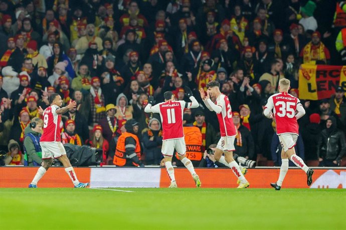 Jugadores del Arsenal celebran un gol en la Champions League 2023-2024.