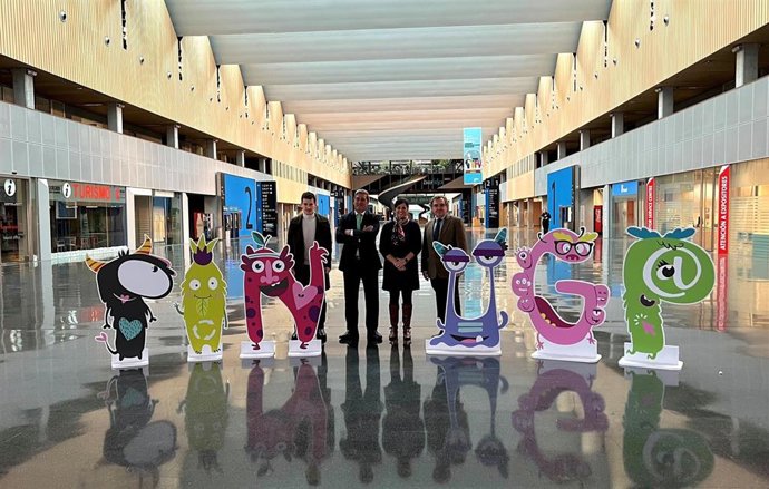 El director general de BEC, Xabier Basañez, la directora general de Cultura de Diputación Foral de Bizkaia, Begoña Ibarra, el coordinador de Cultura, Familias y Mayores de BBK, Koldo Bilbao, y Jose Antonio Prado, Event Manager de PIN.