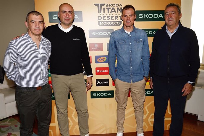 El director deportivo de la Skoda Titan Dessert, Manu Tajada; el director de Patrocinios y Eventos de Skoda España, Joan Massallé, el ciclista Luis León Sánchez y el CEO de las Skoda Titan World Series, Jesús García, en la presentación de la Titan de 20