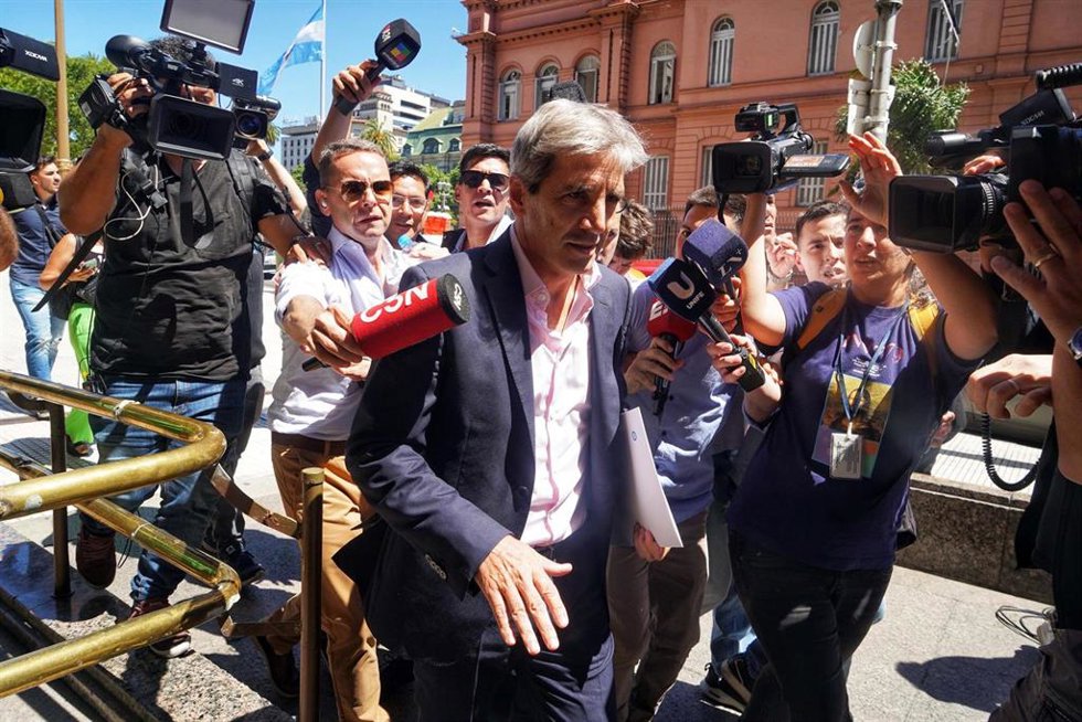 El nuevo ministro de Economía de Argentina, Luis Caputo