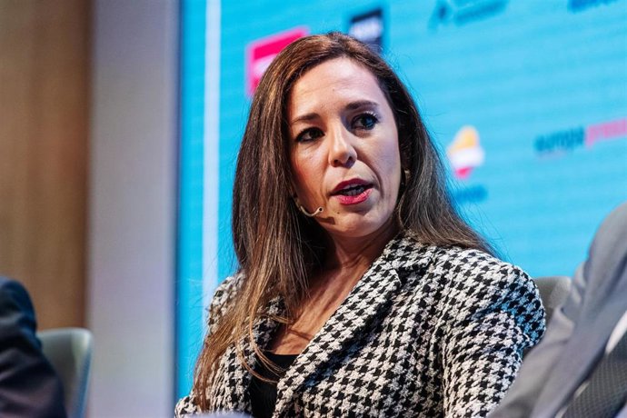 La consejera de Turismo y Empleo del Gobierno de las Islas Canarias, Jessica de León, participa en una Jornada de Turismo de Europa Press, en el Auditorio Meeting Place, a 14 de diciembre de 2023, en Madrid (España). 