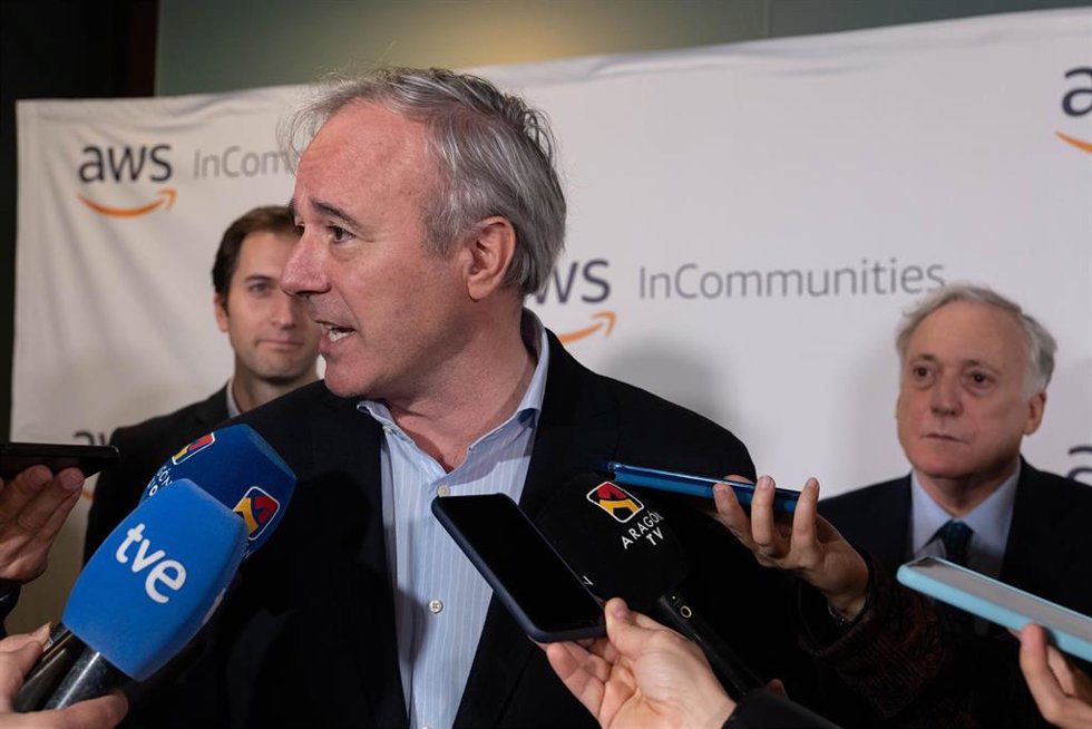 El presidente del Gobierno de Aragón, Jorge Azcón, en un acto de Amazon.