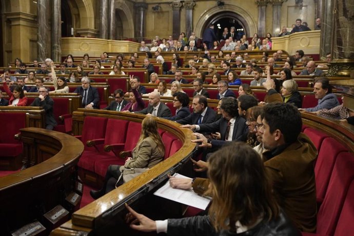 Votación en el pleno del Parlament