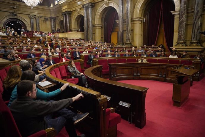 Votación en el pleno del Parlament