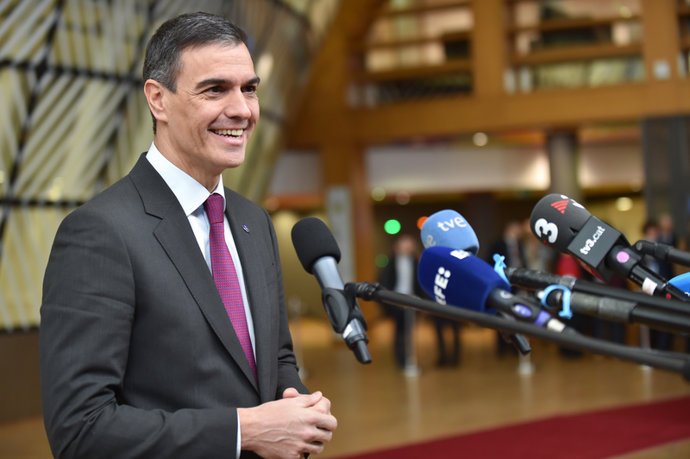 HANDOUT - 14 December 2023, Belgium, Brussels: Spanish Prime Minister Pedro Sanchez addresses the media ahead of the EU Summit. Photo: Gaetan Claessens/EU COUNCIL/dpa - ATTENTION: editorial use only and only if the credit mentioned above is referenced i