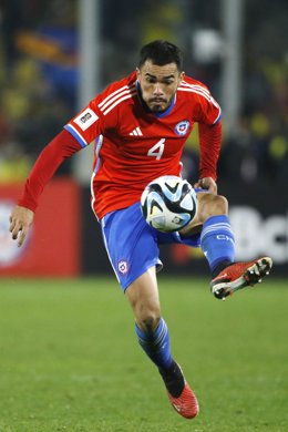 Futbol, Chile vs Colombia. Segunda fecha, eliminatorias al mundial 2026. El jugador de la seleccion chilena Gabriel Suazo es fotografiado durante el partido de clasificacion al mundial 2026 contra Colombia disputado en el estadio Monumental de Santiago,
