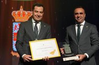 Moreno recoge el título de Hijo Adoptivo de la provincia: "Granada debe ser referente del cambio de Andalucía"