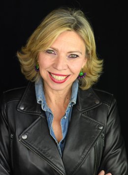 Marina Bernal es hija adoptiva de Chipiona y periodista de prensa radio y televisión.