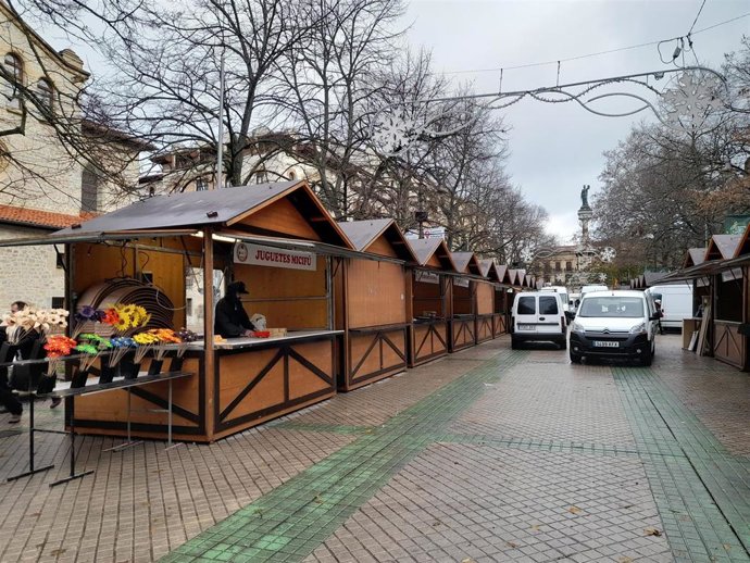 Imagen de la feria de Navidad ubicada en el Paseo de Sarasate